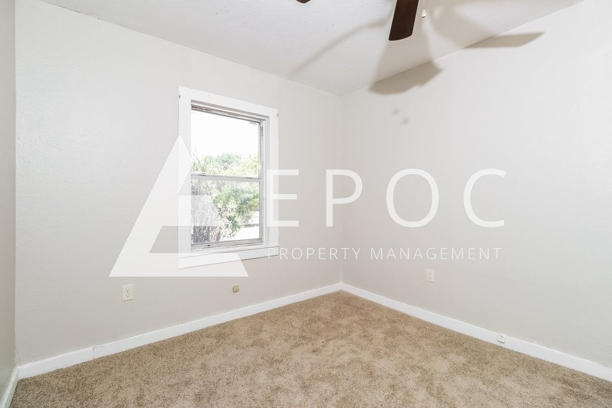 605 S 2nd St - Photo 4 of 17