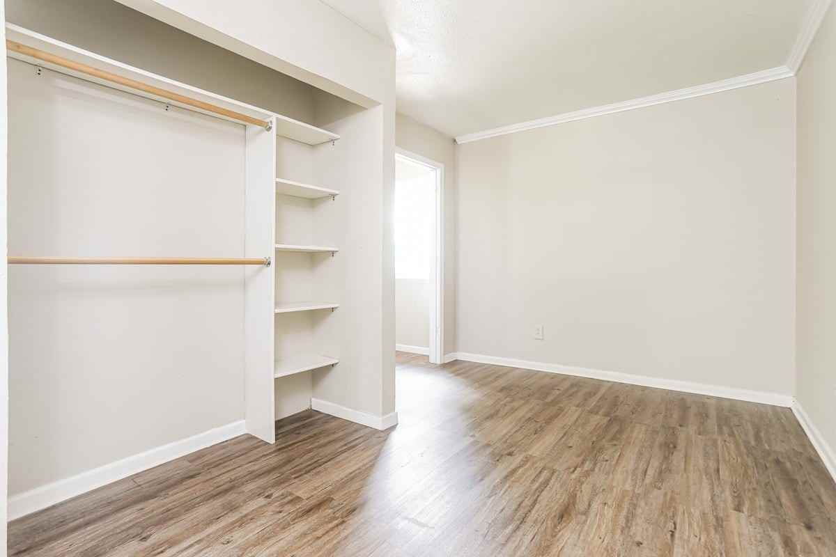 937 Brown Ave - Photo 5 of 17