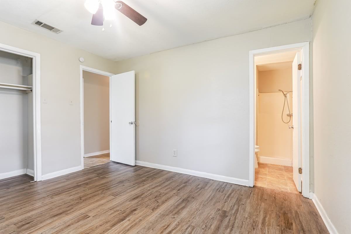 937 Brown Ave - Photo 6 of 17