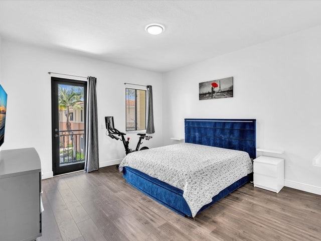 2414 Venetian Way - Photo 2 of 8