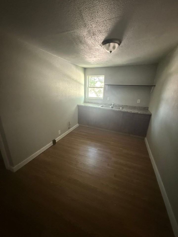 6602 Avenue R #D - Photo 3 of 5