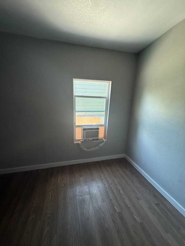 6602 Avenue R #D - Photo 4 of 5
