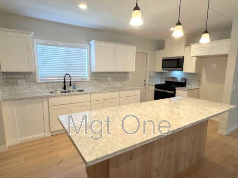 17748 Barbee St - Photo 3 of 27