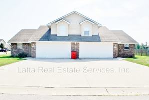 featured image of 1031 Nw Willow Dr