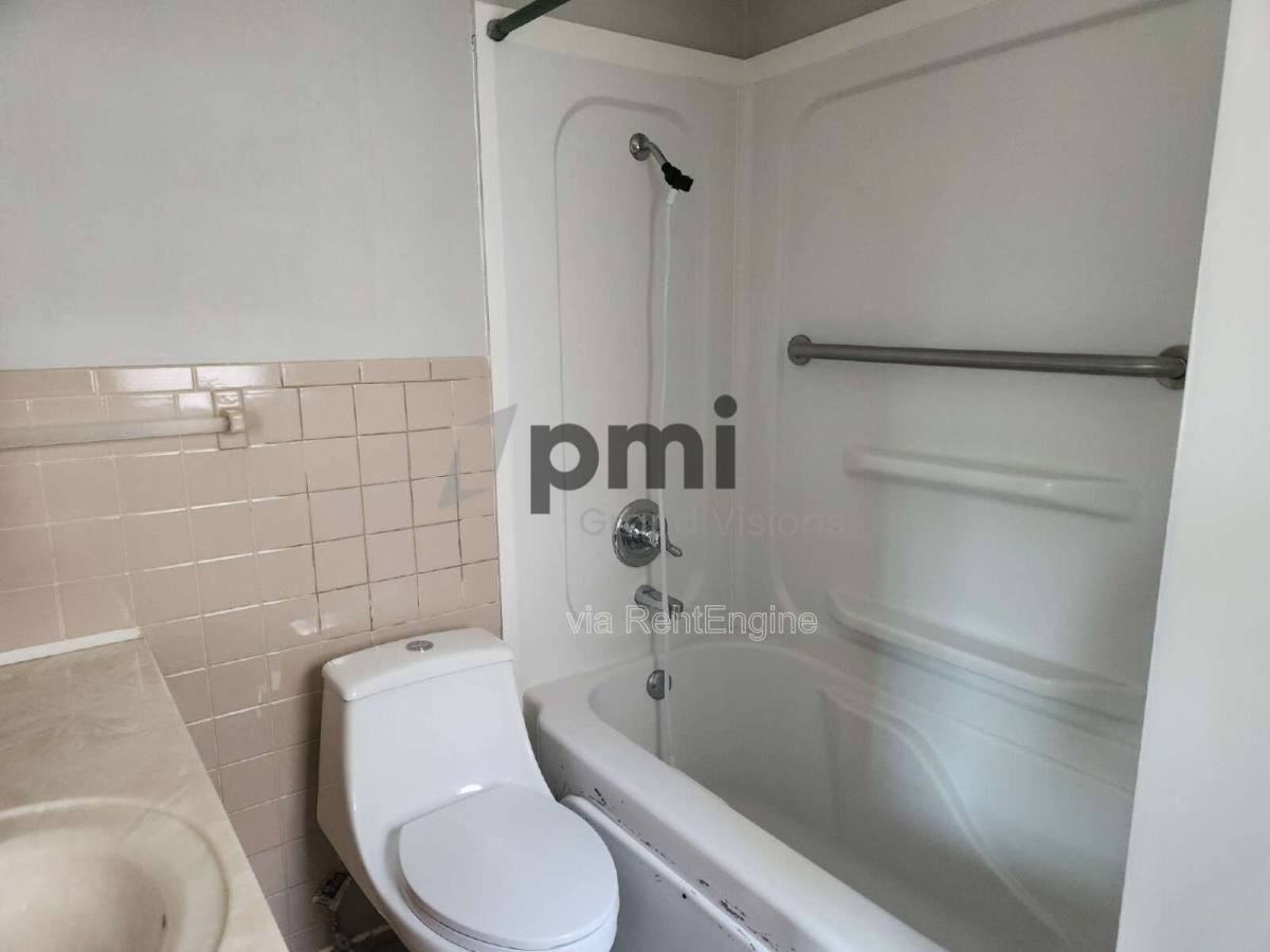 18 E Dr - Photo 3 of 10