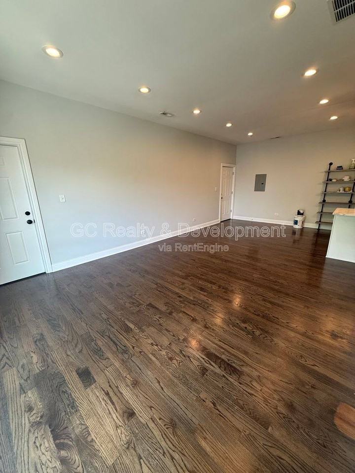 3437 S Morgan St #3W - Photo 3 of 10