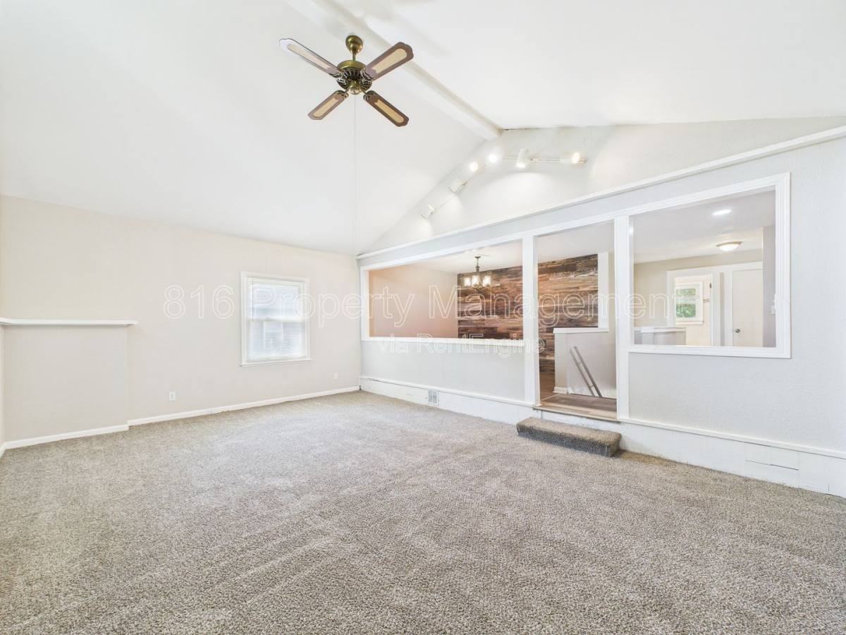 4321 N Lister Ave - Photo 2 of 10