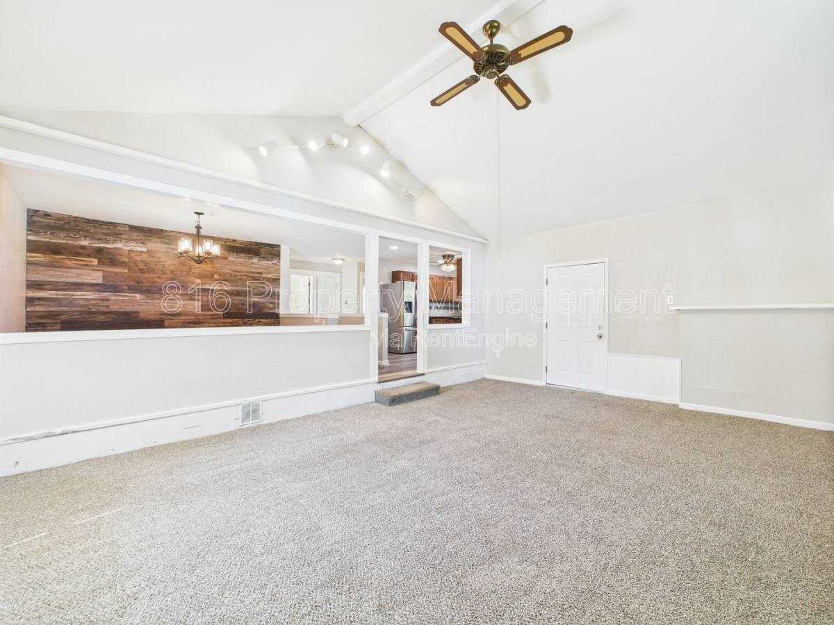 4321 N Lister Ave - Photo 3 of 10