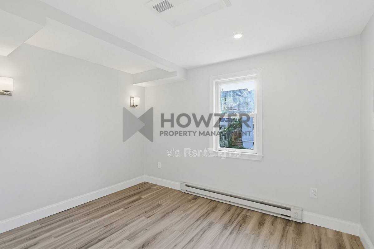 Riverside Ave #2R - Photo 5 of 10