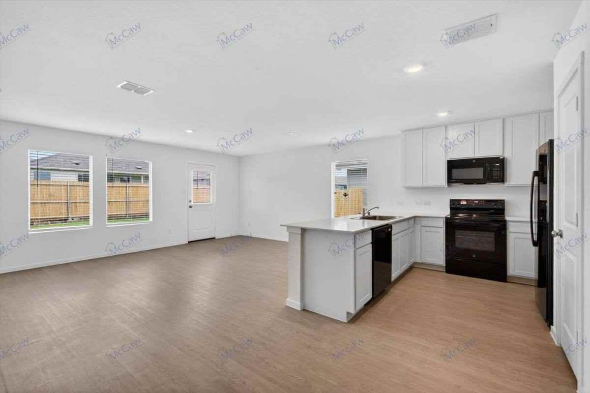 639 Montclair Ave - Photo 2 of 10