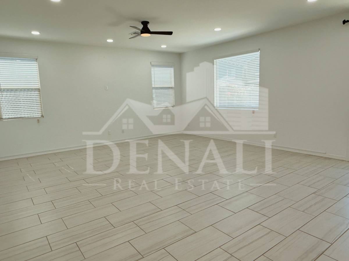 11326 E Unger Ave - Photo 3 of 10