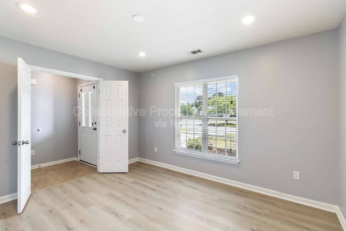 47 Glenwood Ct - Photo 3 of 10