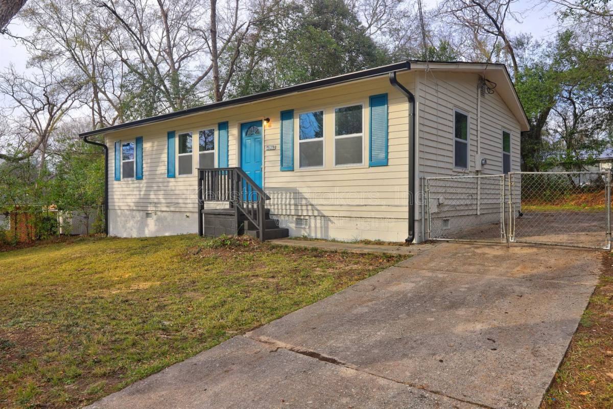 2477 Thrasher Ave - Photo 2 of 9