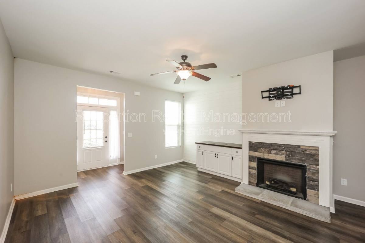 116 Slate Dr - Photo 3 of 10