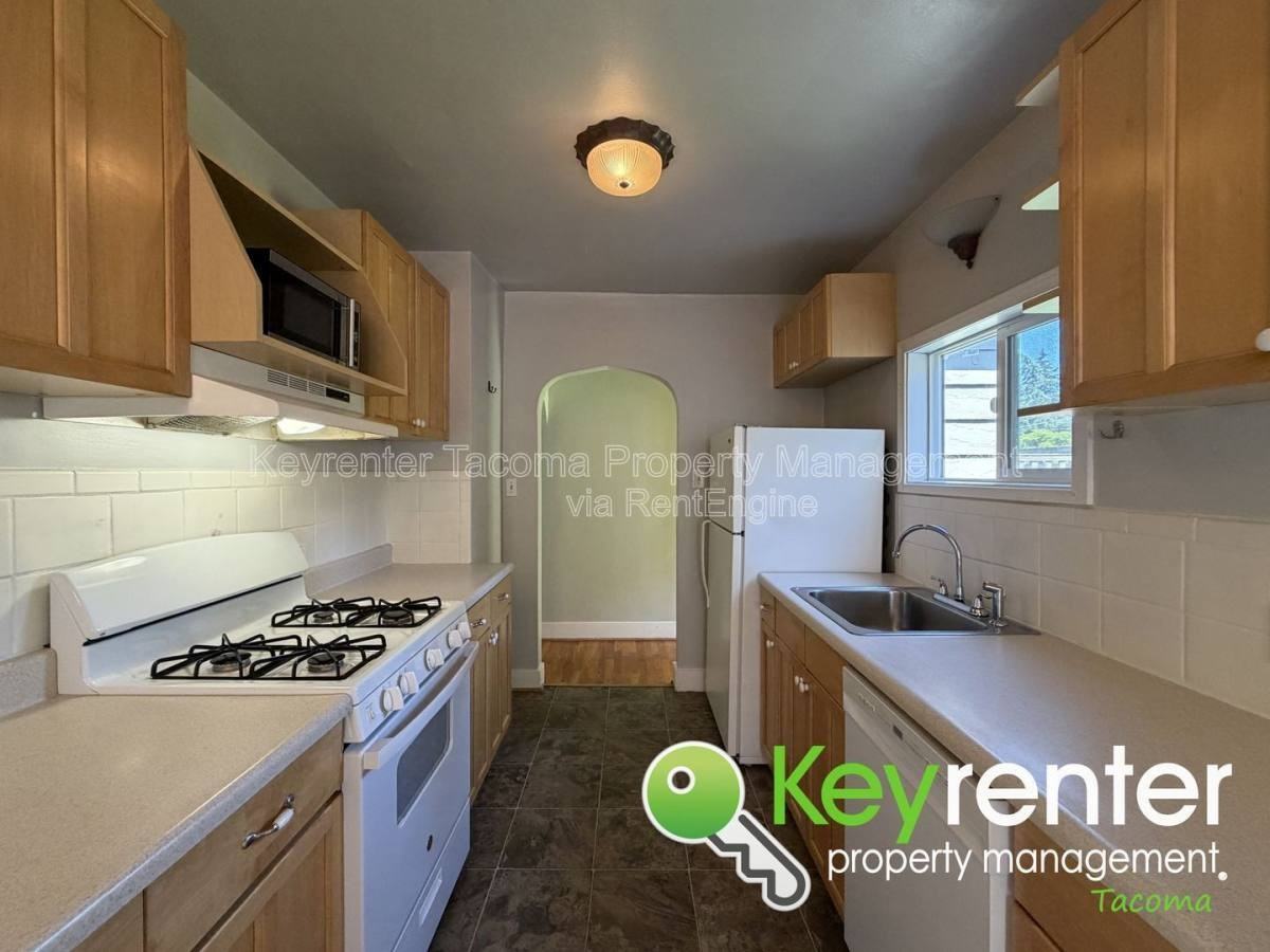3201 N Mason Ave - Photo 3 of 10