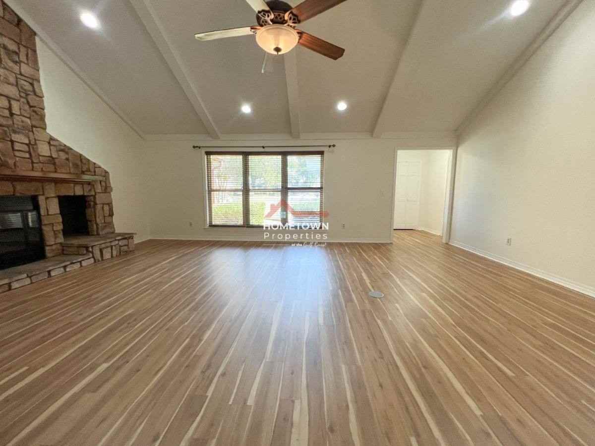 2505 Semoran Dr - Photo 2 of 10