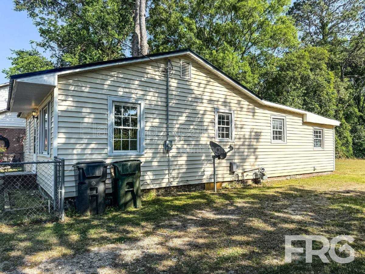 610 3rd St - Photo 3 of 10