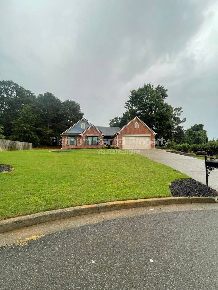 1745 Berry Ct - Photo 3 of 10