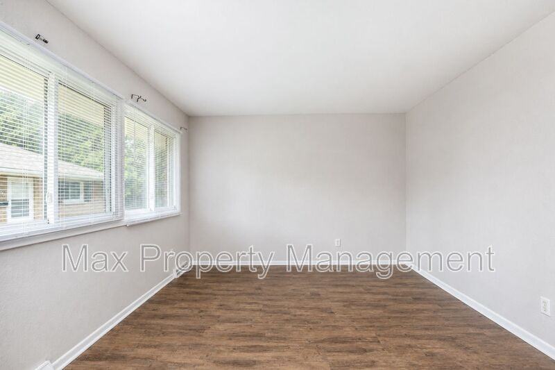 3420 Sw 8th St - Photo 5 of 14