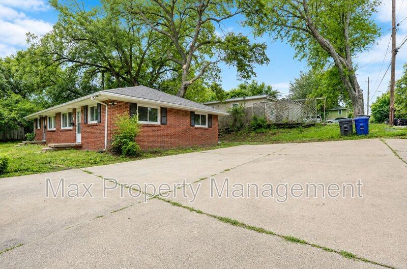 3422 Sw 8th St - Photo 3 of 17
