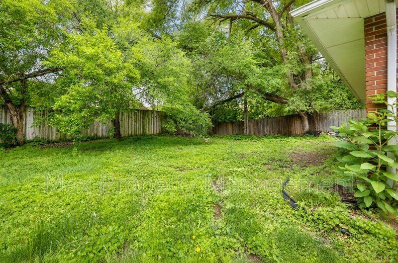 3422 Sw 8th St - Photo 4 of 17