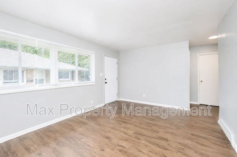 3422 Sw 8th St - Photo 6 of 17