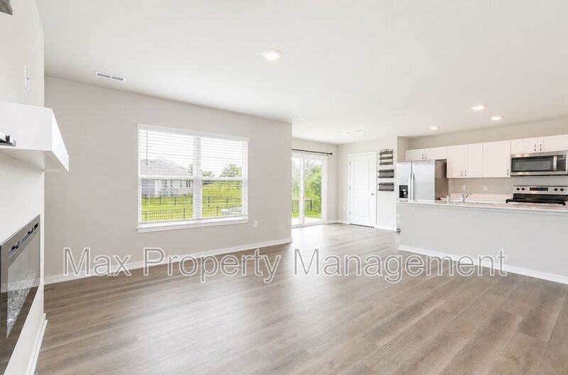 4173 Easton St - Photo 3 of 23
