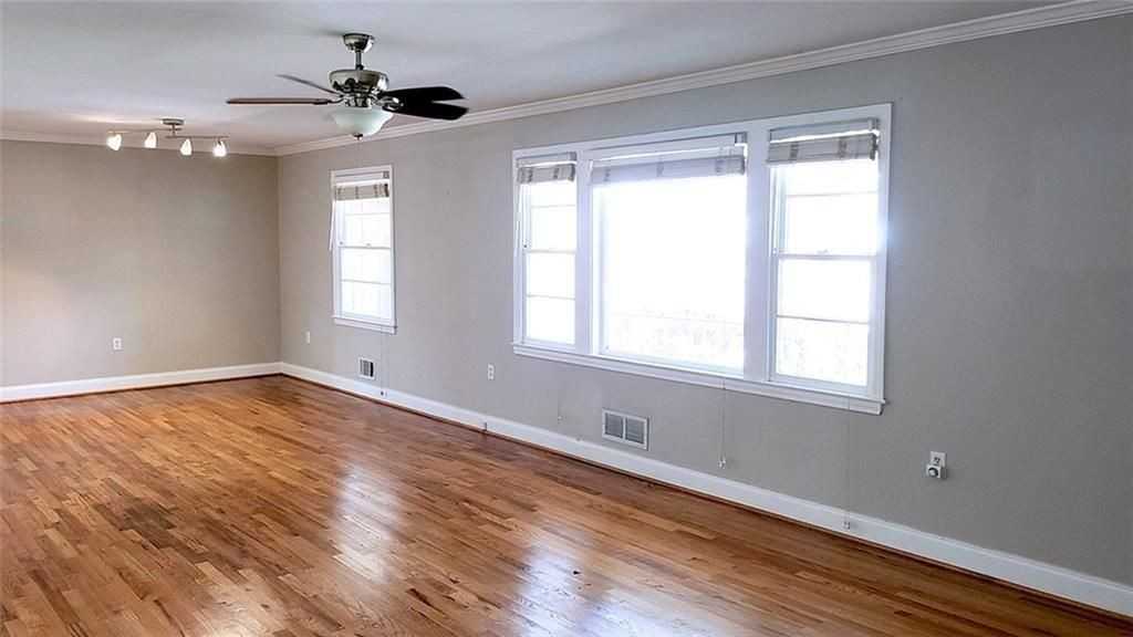 3022 Templewood Dr Ne - Photo 3 of 9