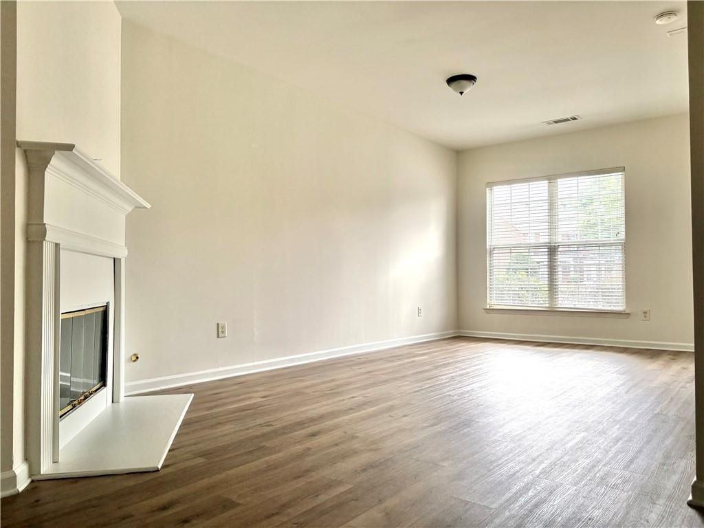 1581 Cove Creek Cir - Photo 3 of 11