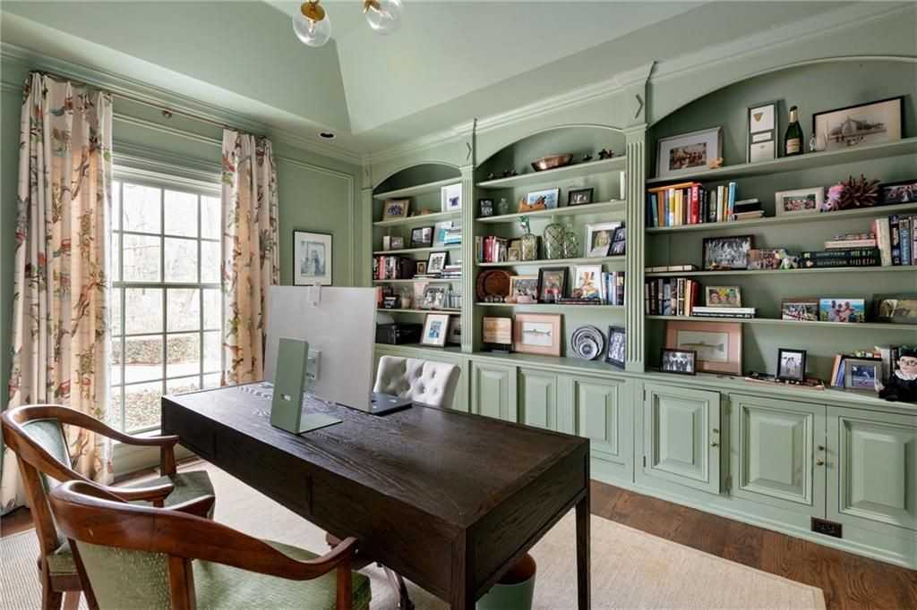 1811 Lenox Rd Ne - Photo 7 of 50
