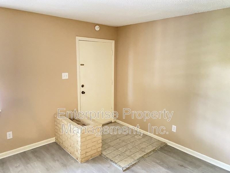 1982 Goldbrier Ln - Photo 7 of 28
