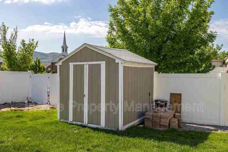 702 Durham Dr - Photo 2 of 25