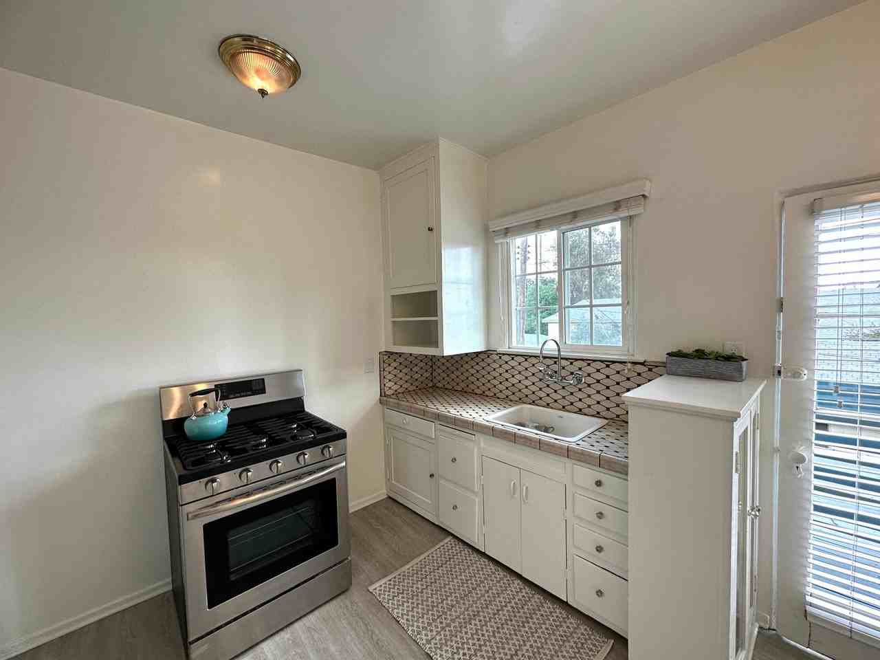 1110 Brent Ave - Photo 4 of 18