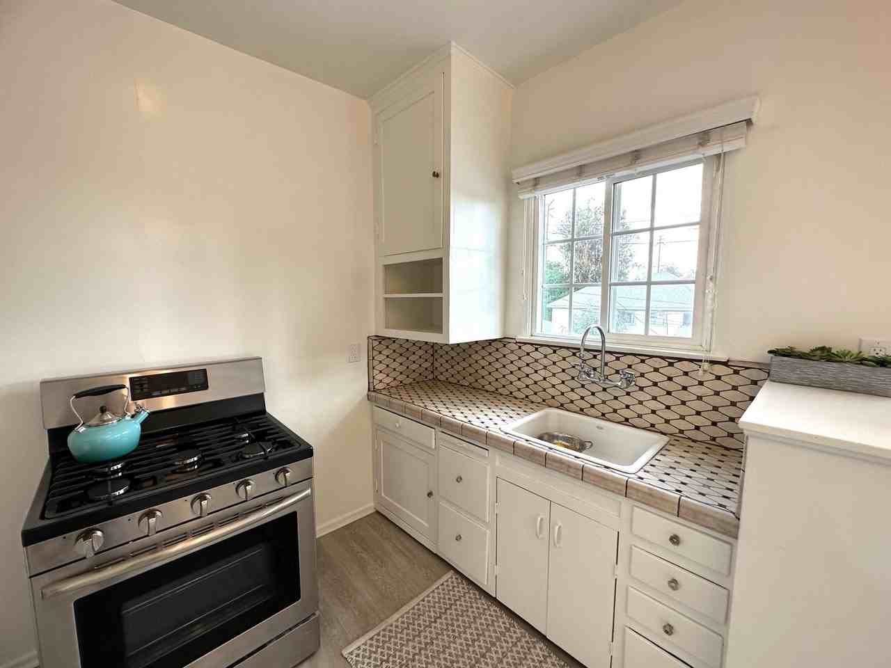 1110 Brent Ave - Photo 5 of 18