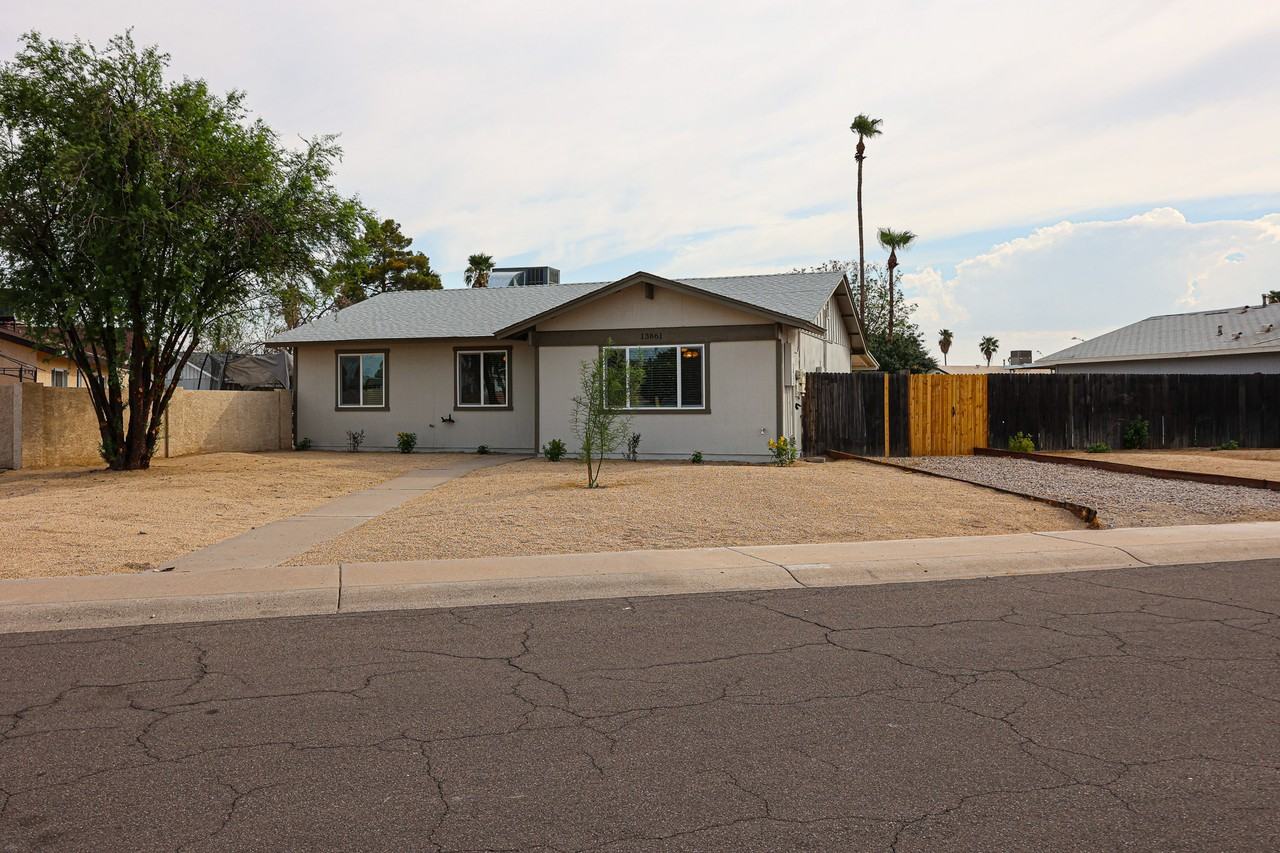 13861 N 48th Ave - Photo 4 of 30