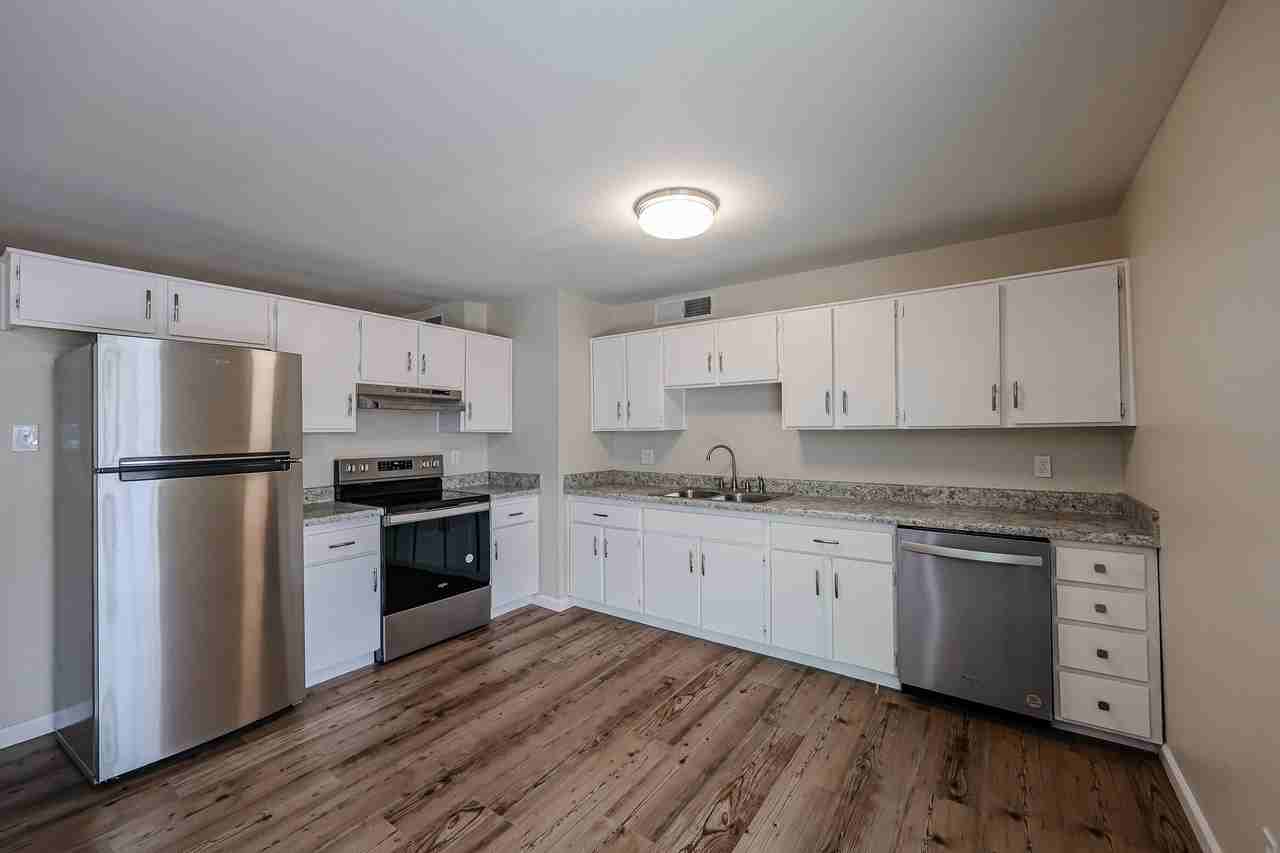 13861 N 48th Ave - Photo 6 of 30