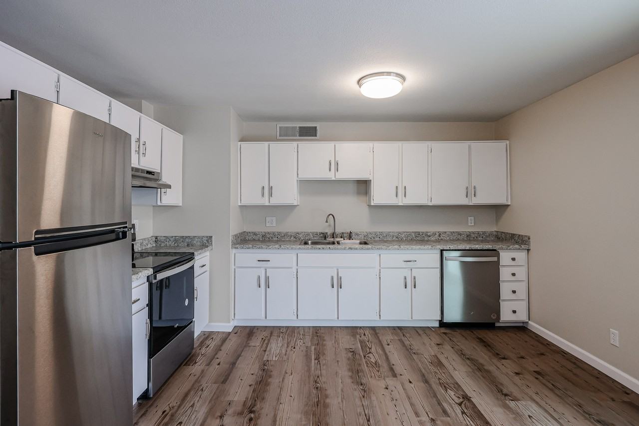 13861 N 48th Ave - Photo 7 of 30