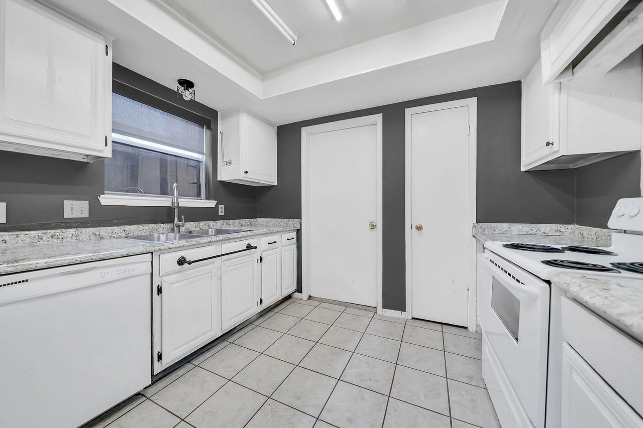 14830 Keelby Dr - Photo 4 of 20