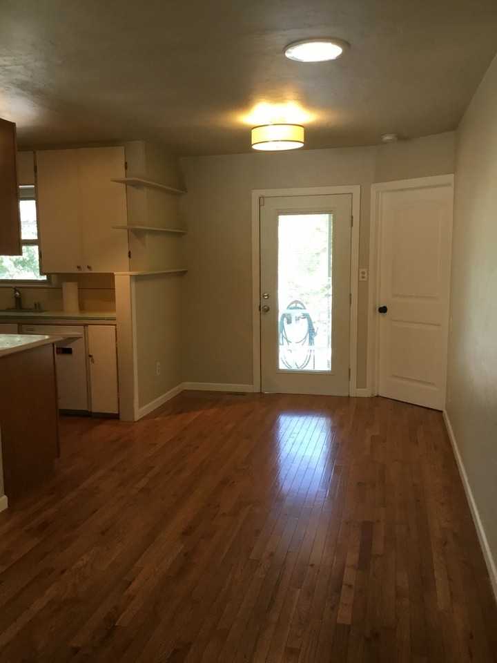 1306 Bon Rea Way - Photo 3 of 20