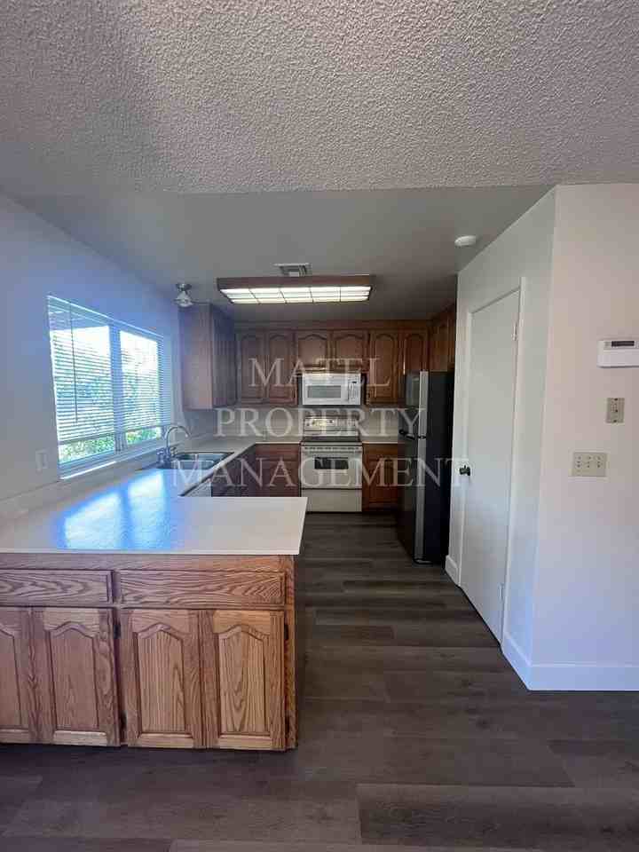 630 Newcomb Ave - Photo 5 of 18