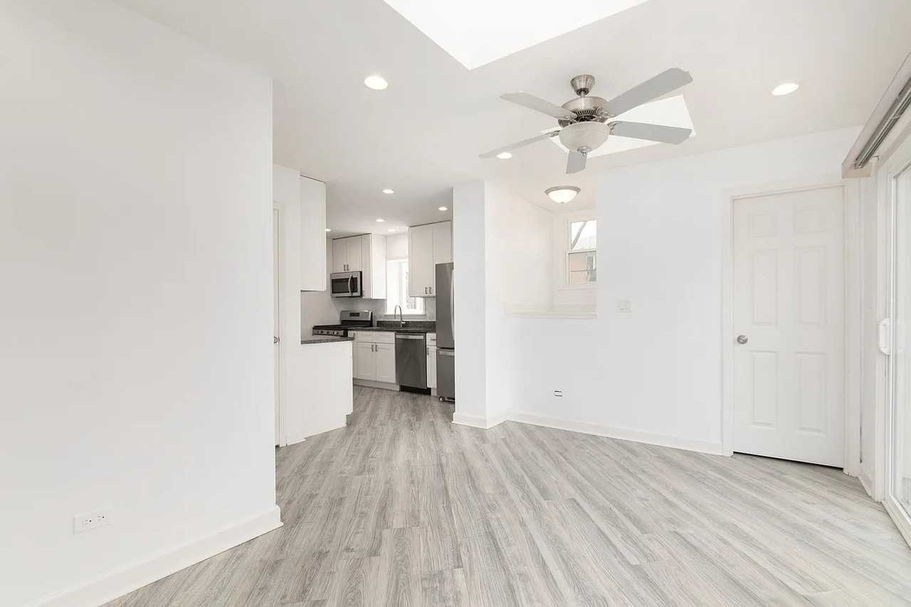 5158 W Carmen Ave - Photo 3 of 17