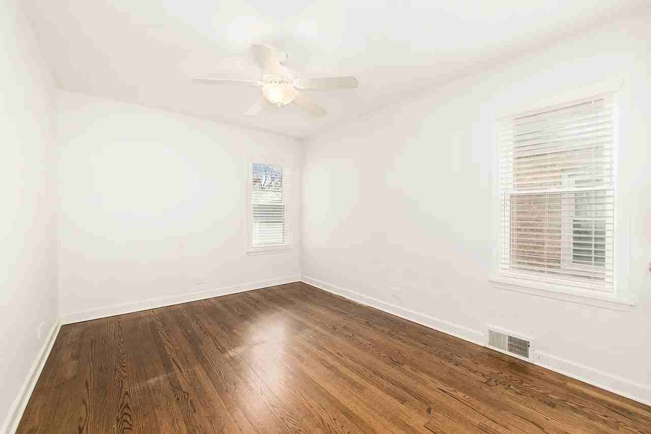 5158 W Carmen Ave - Photo 4 of 17
