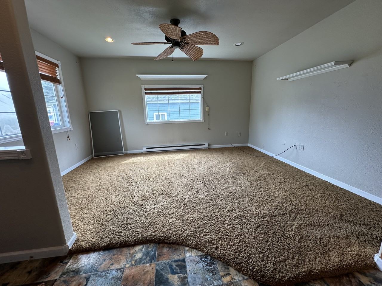 425 Nw Siletz Ave - Photo 6 of 9