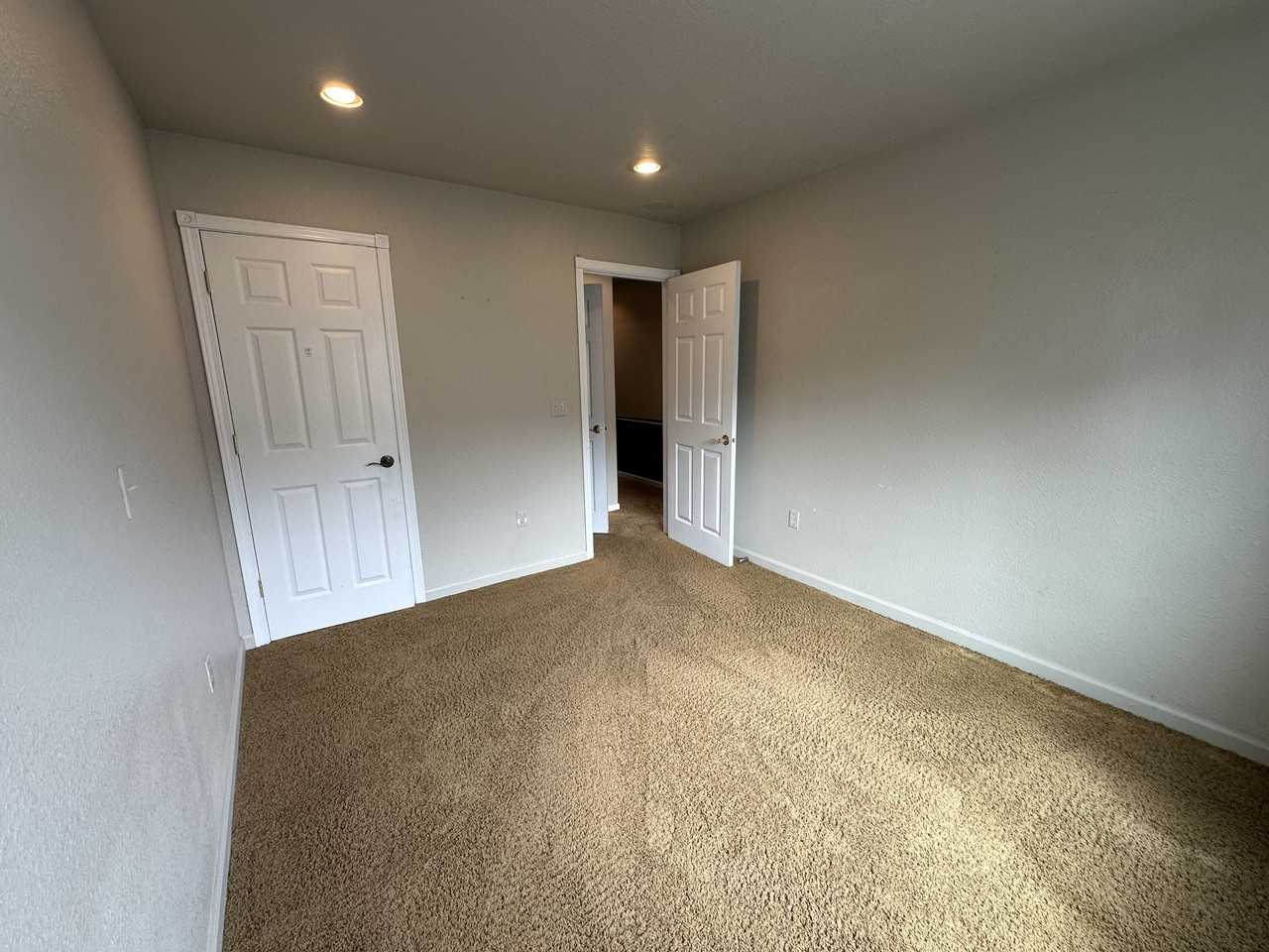 425 Nw Siletz Ave - Photo 7 of 9