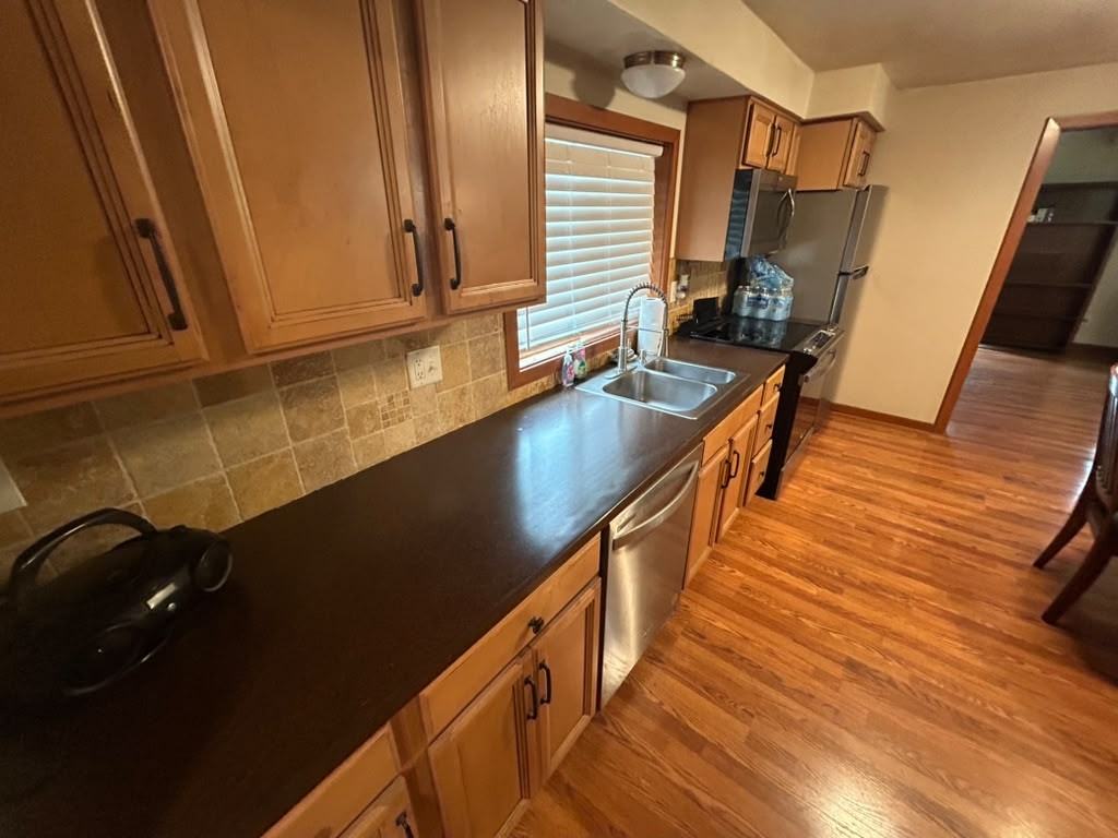 1410 4th St - Photo 3 of 17