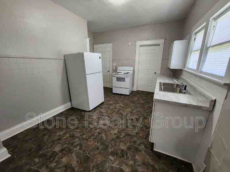 2118 2nd Ave - Photo 4 of 10