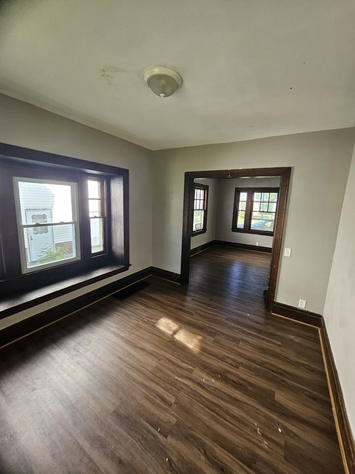 376 Magee Ave - Photo 2 of 10