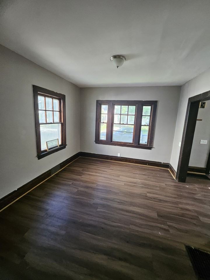 376 Magee Ave - Photo 3 of 10
