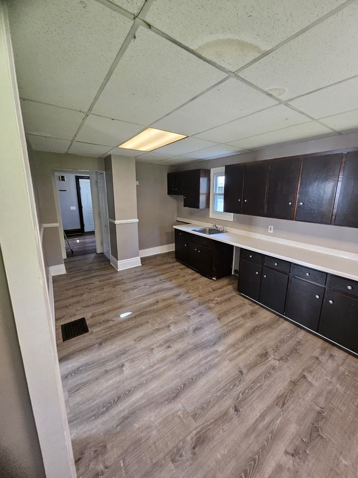 376 Magee Ave - Photo 4 of 10