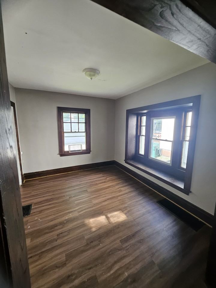 376 Magee Ave - Photo 7 of 10
